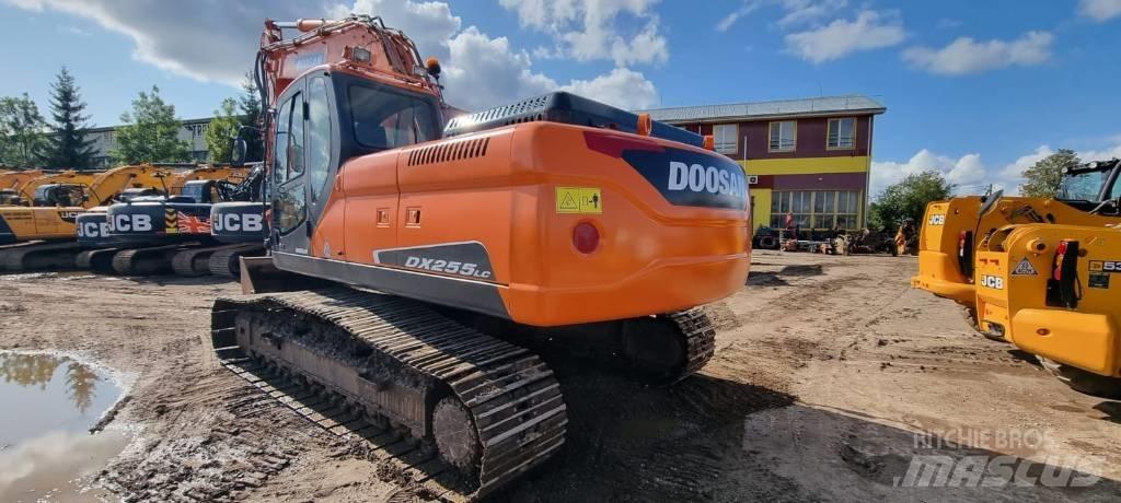 Doosan DX 255LC حفارات زحافة