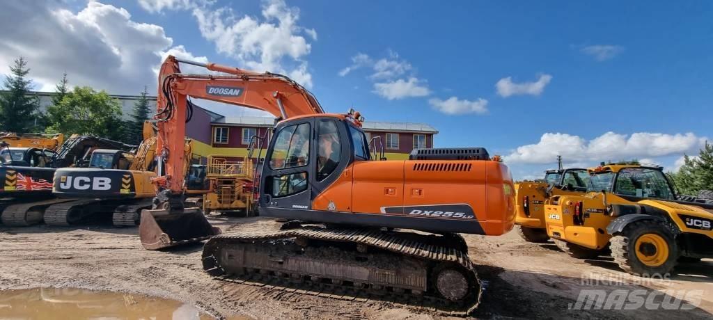 Doosan DX 255LC حفارات زحافة