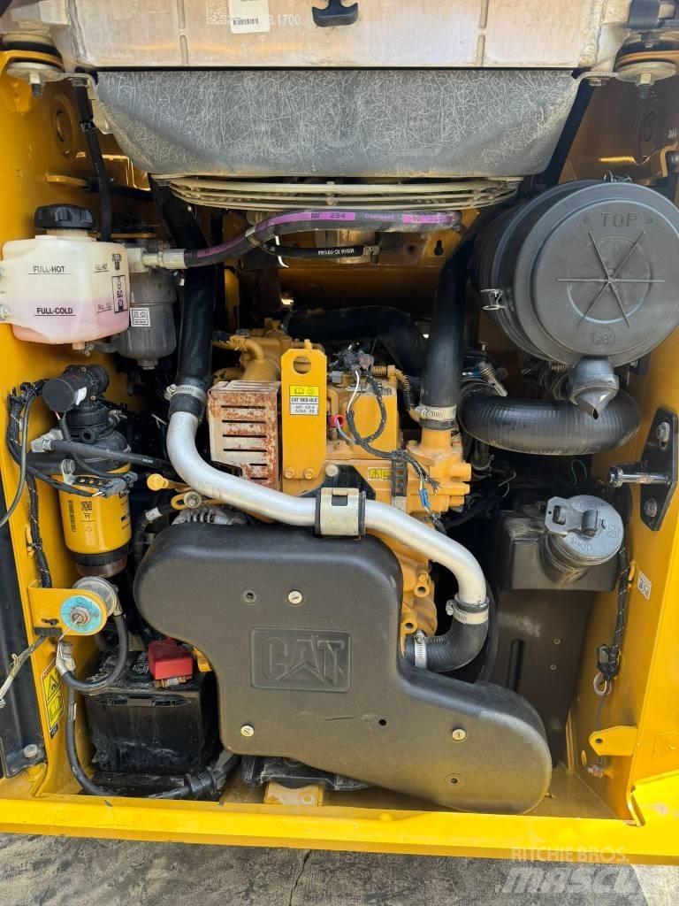 CAT 259D3 لوادر انزلاقية التوجيه