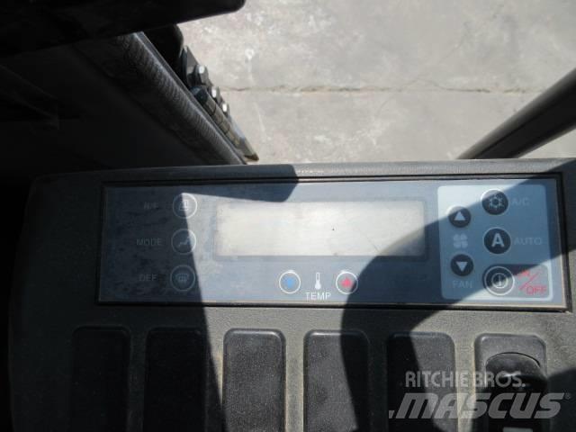 New Holland E 245 حفارات زحافة