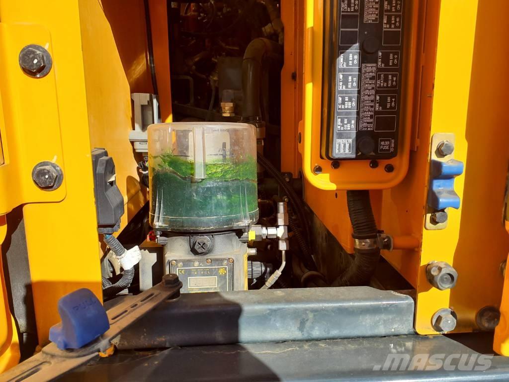 Hyundai HX260NL حفارات زحافة