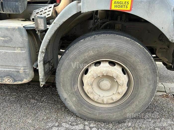 Renault 370BXT شاحنات لوادر