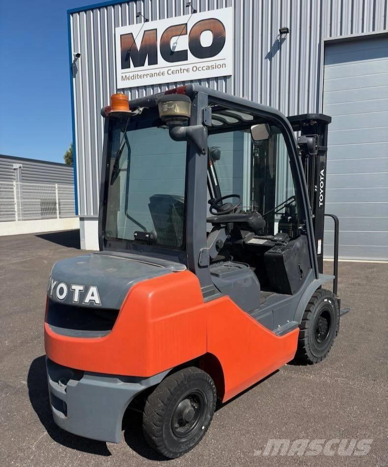Toyota 02-8 FDF 25 شاحنات الديزل