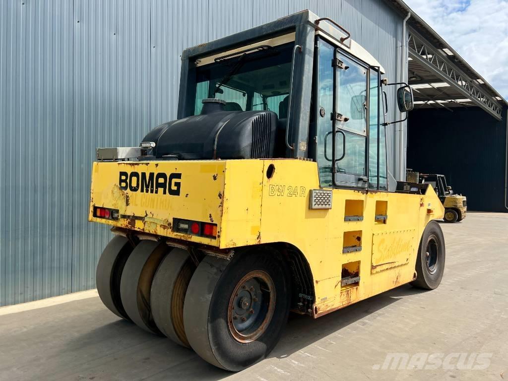 Bomag BW24R مداحل ذات إطارات هوائية