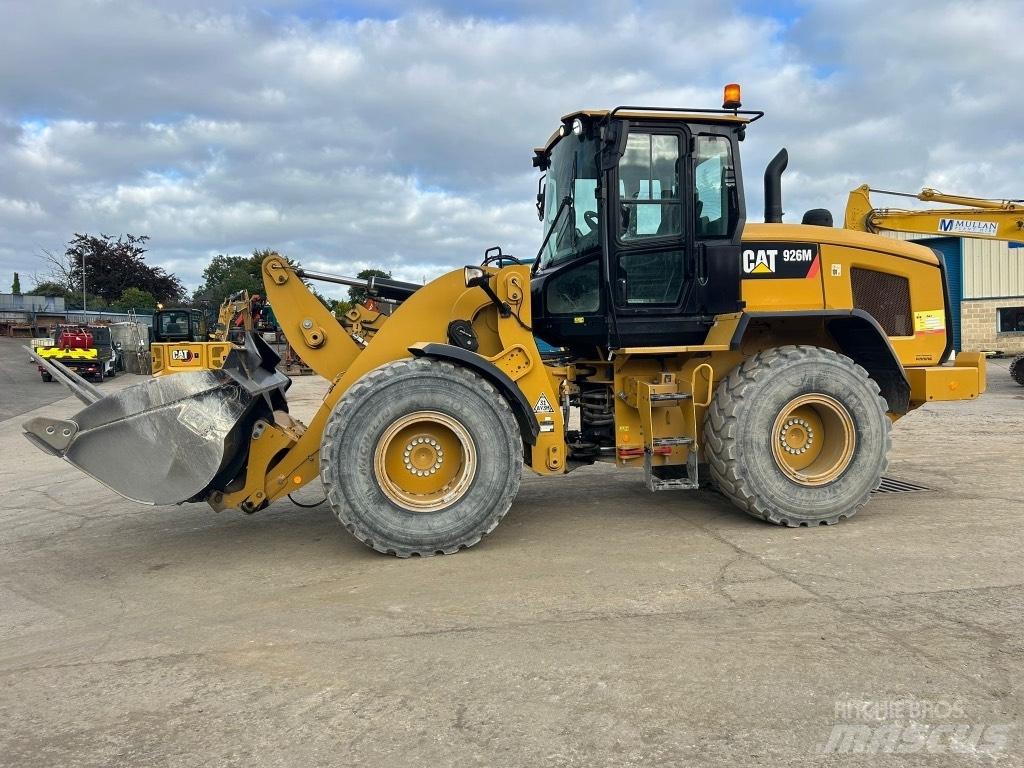 CAT 926M لوادر بعجل