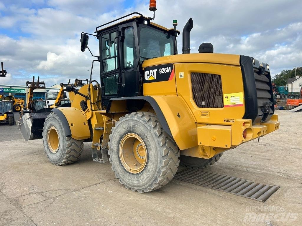 CAT 926M لوادر بعجل