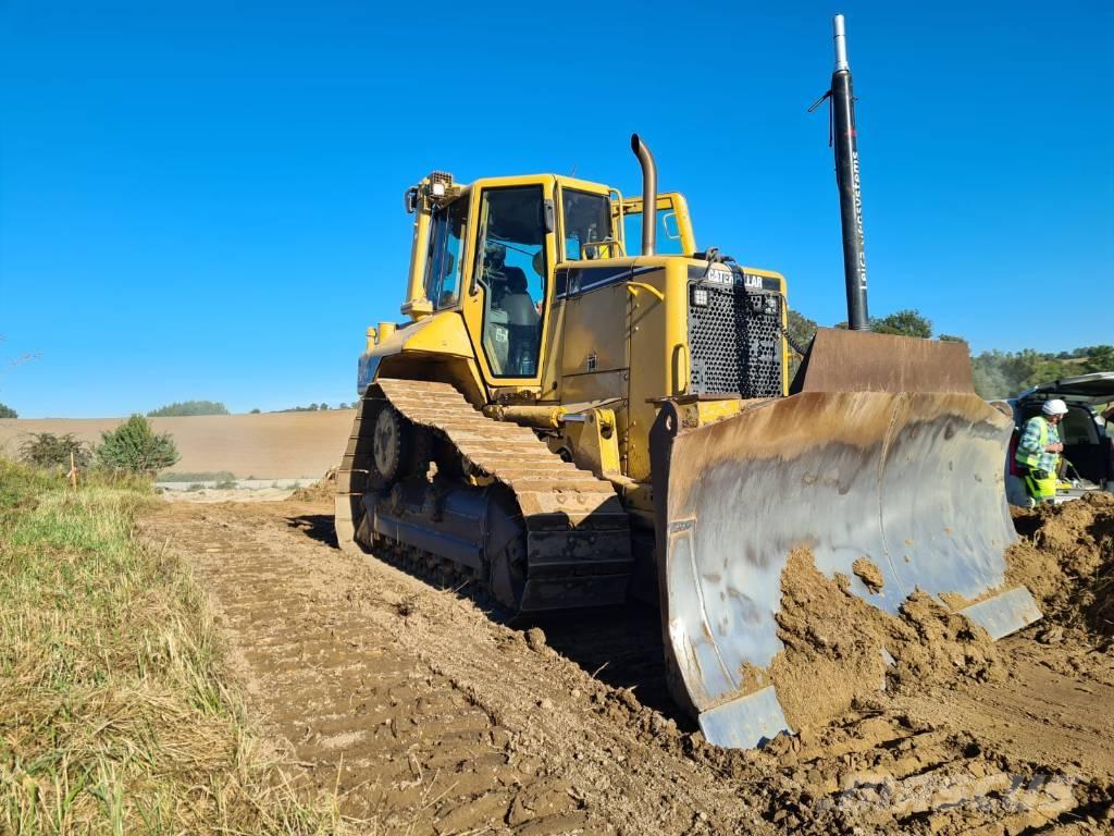 CAT D 6 N XL بلدوزرات مجنزرة