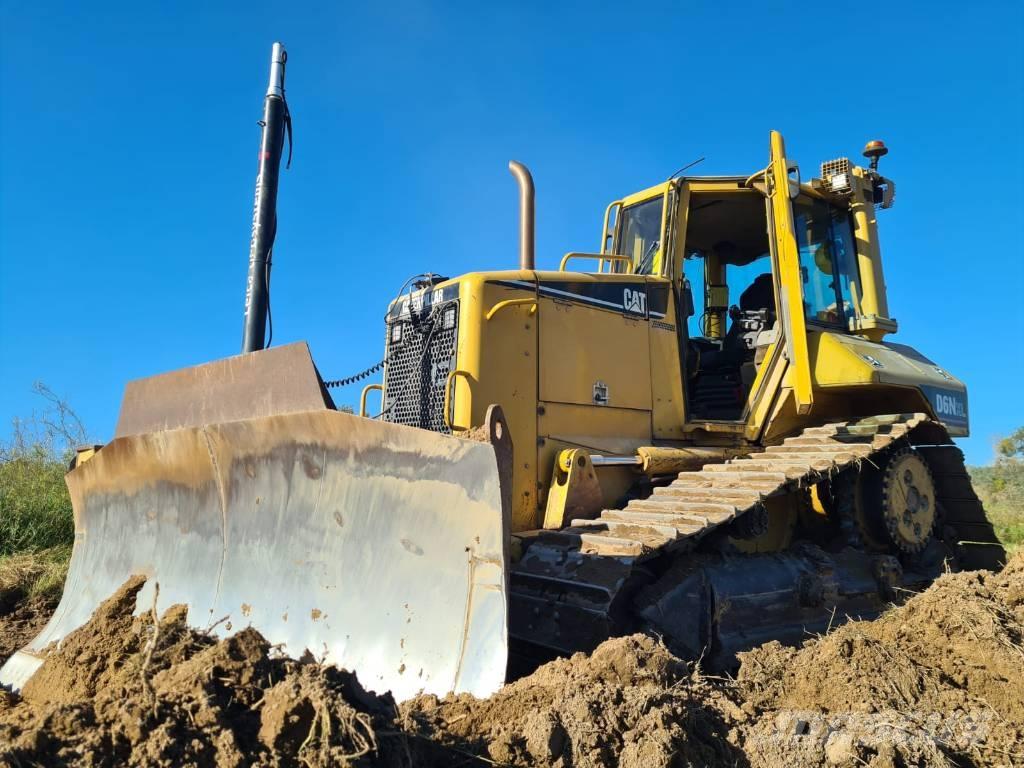 CAT D 6 N XL بلدوزرات مجنزرة
