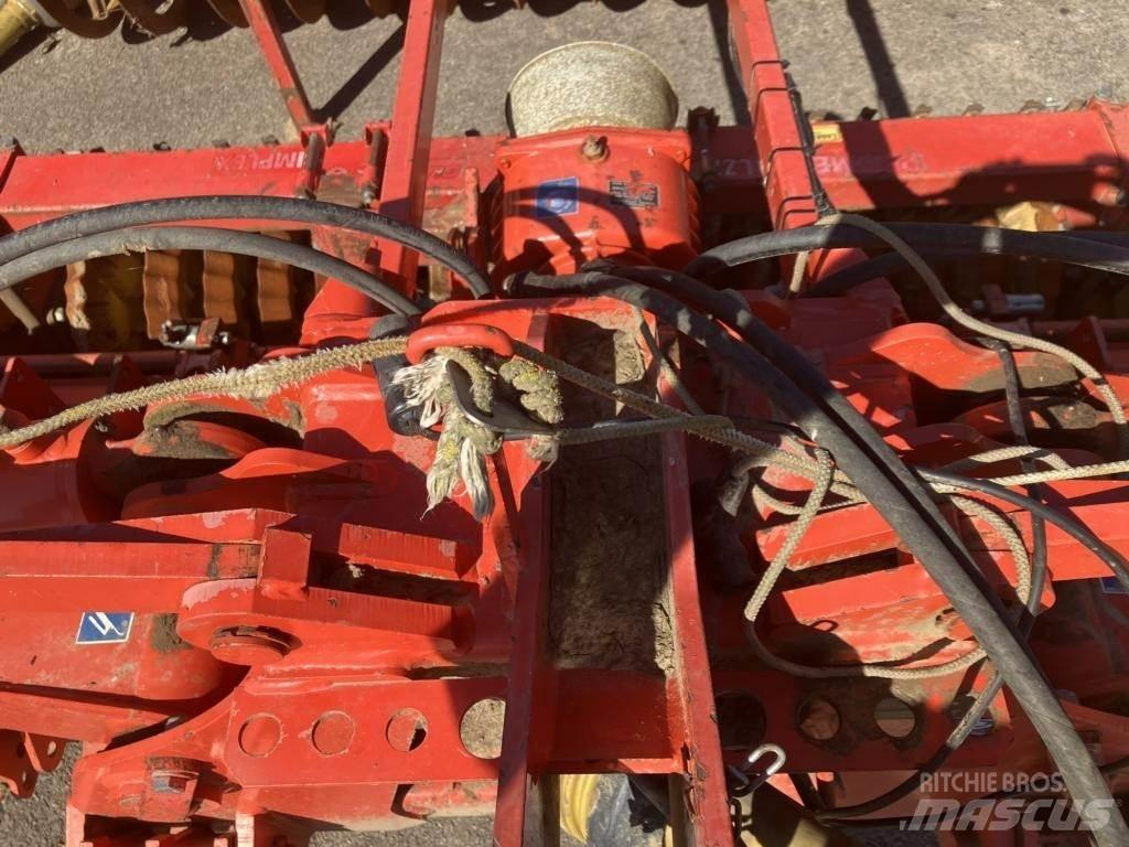 Kuhn HR 4003 DR الكاسحات وقلابات التربة ذات المحركات