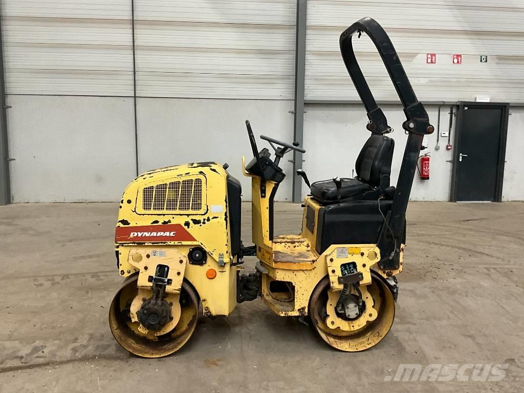 Dynapac CC 900 مداحل ثنائية الاسطوانة