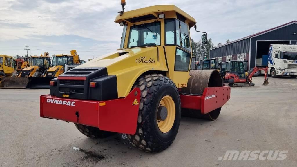Dynapac CA 302 D مداحل أحادية الأسطوانة