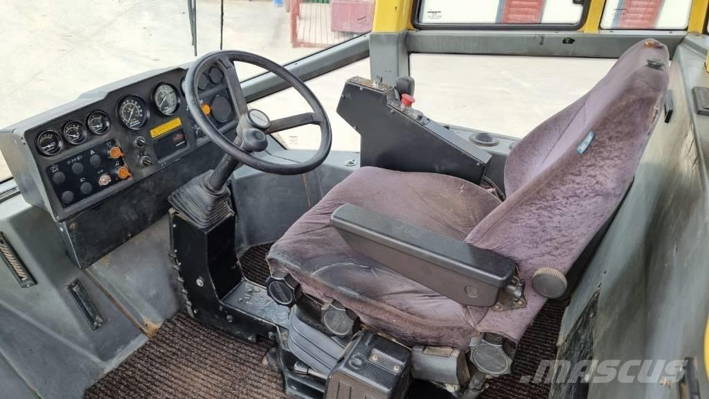 Dynapac CA 302 D مداحل أحادية الأسطوانة