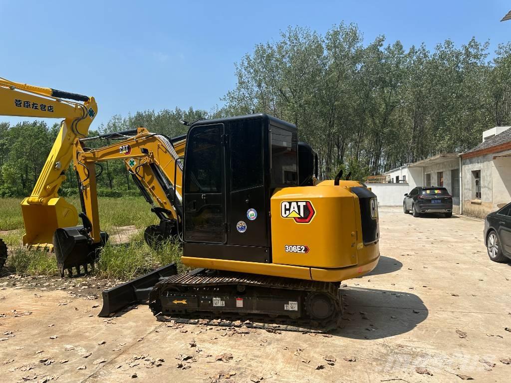 CAT 306E حفارات زحافة