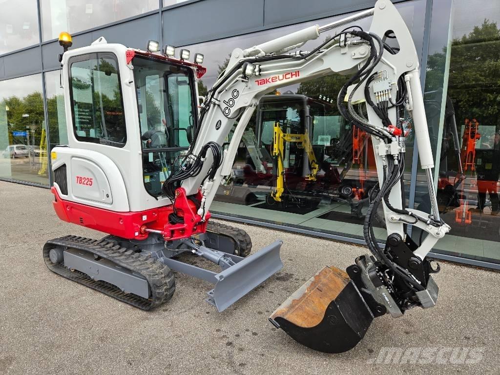 Takeuchi TB 225 حفارات صغيرة أقل من 7 طن (حفارات صغيرة)