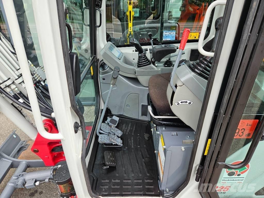 Takeuchi TB 225 حفارات صغيرة أقل من 7 طن (حفارات صغيرة)