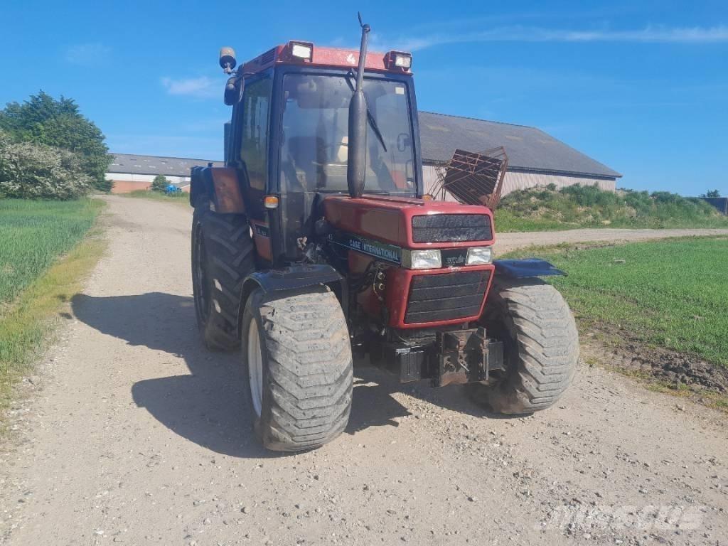 Case IH 845 XLA Plus الجرارات