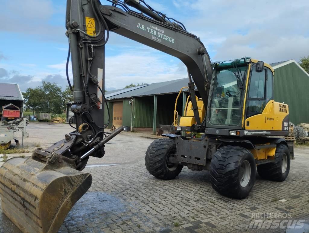 Volvo EW 140 C حفارات بعجل