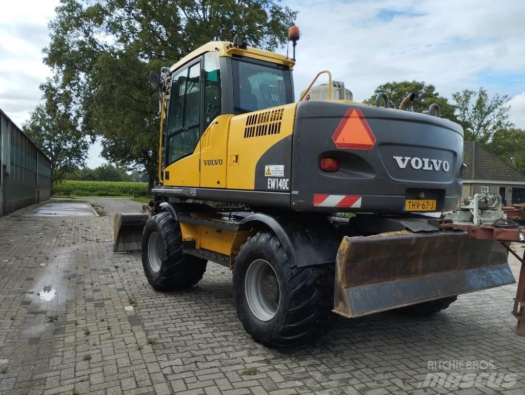 Volvo EW 140 C حفارات بعجل