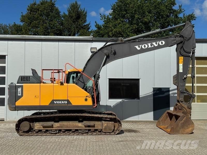 Volvo EC 220 EL حفارات زحافة