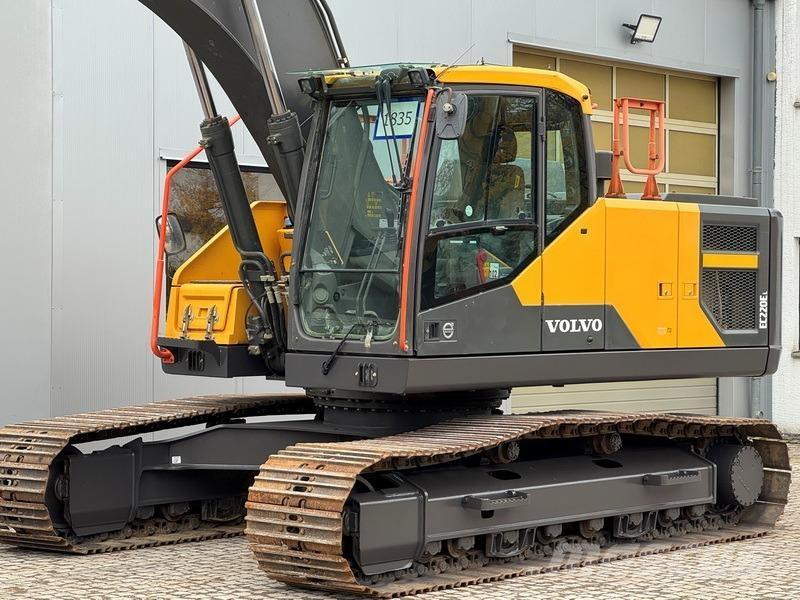 Volvo EC 220 EL حفارات زحافة