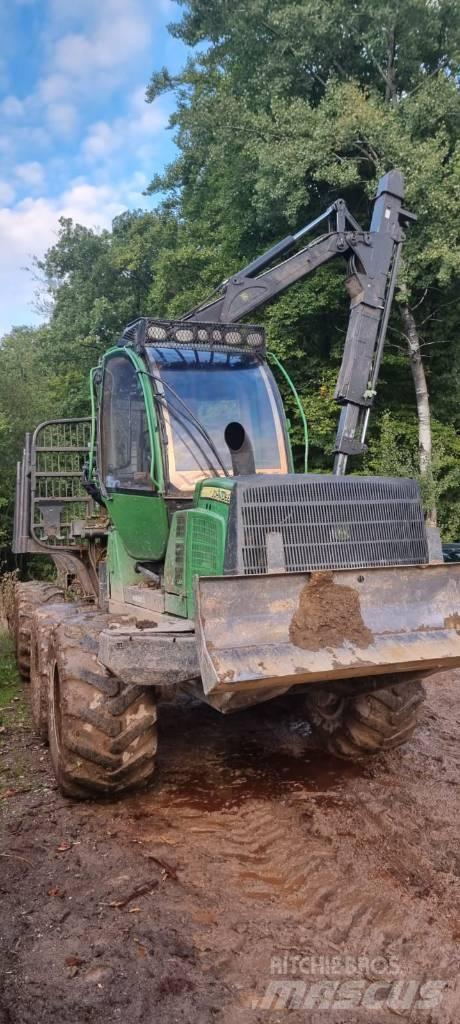 John Deere 1110 E شاحنات