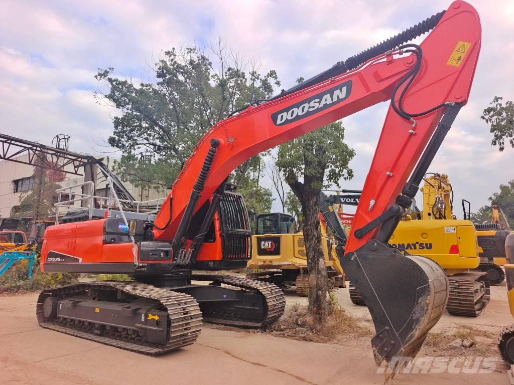 Doosan DX 225 حفارات زحافة