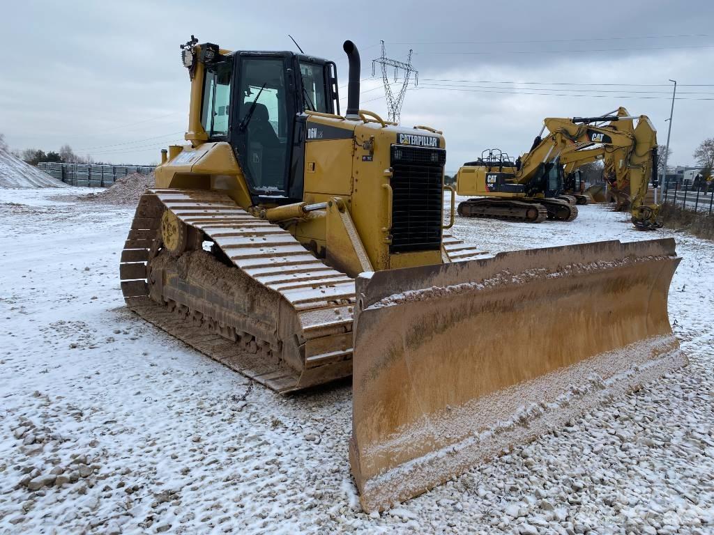CAT D 6 N LGP بلدوزرات مجنزرة