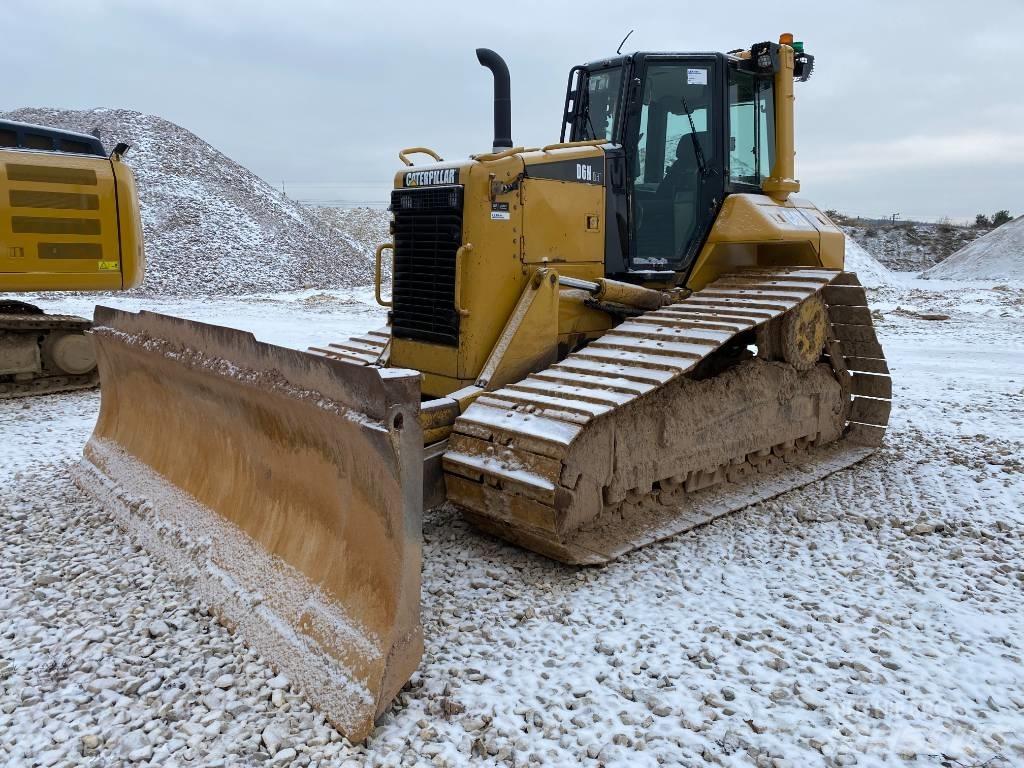 CAT D 6 N LGP بلدوزرات مجنزرة