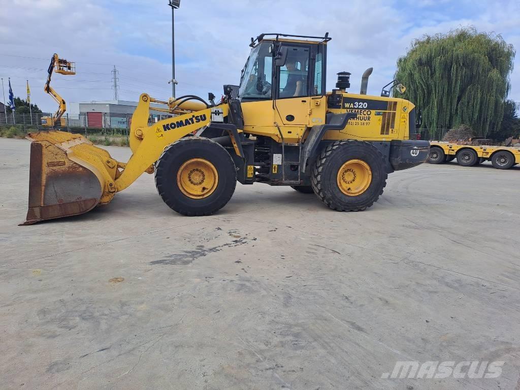 Komatsu WA 320-6 لوادر بعجل