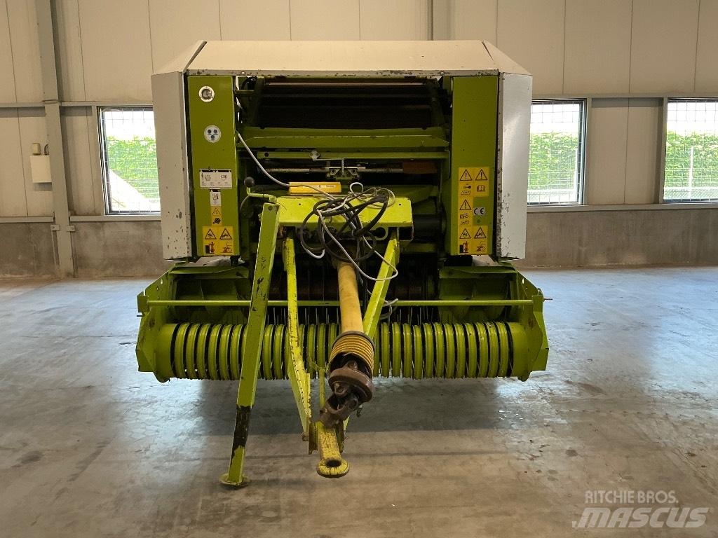 CLAAS Rollant 240 محزمات مستديرة