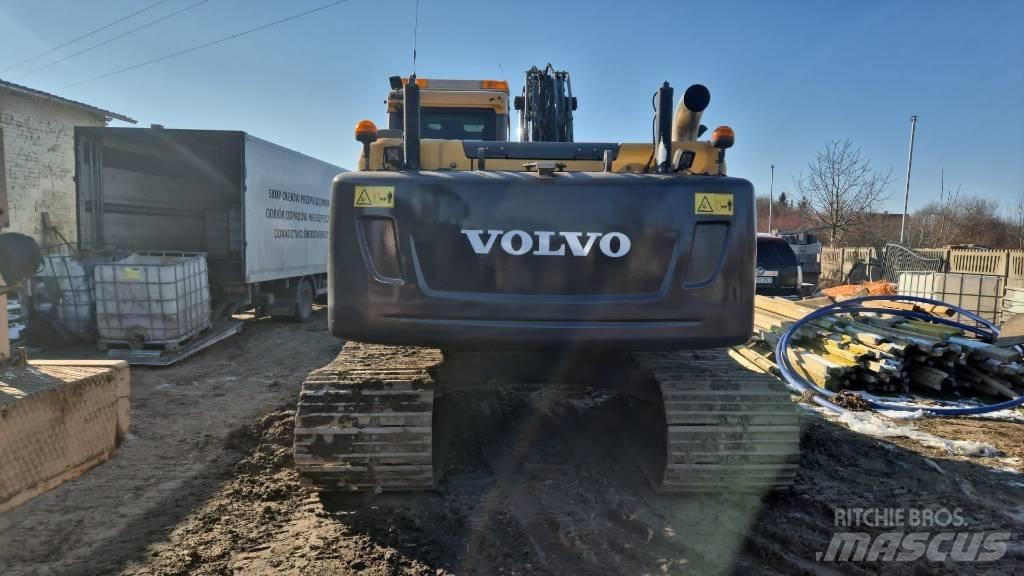 Volvo EC 180 D حفارات زحافة