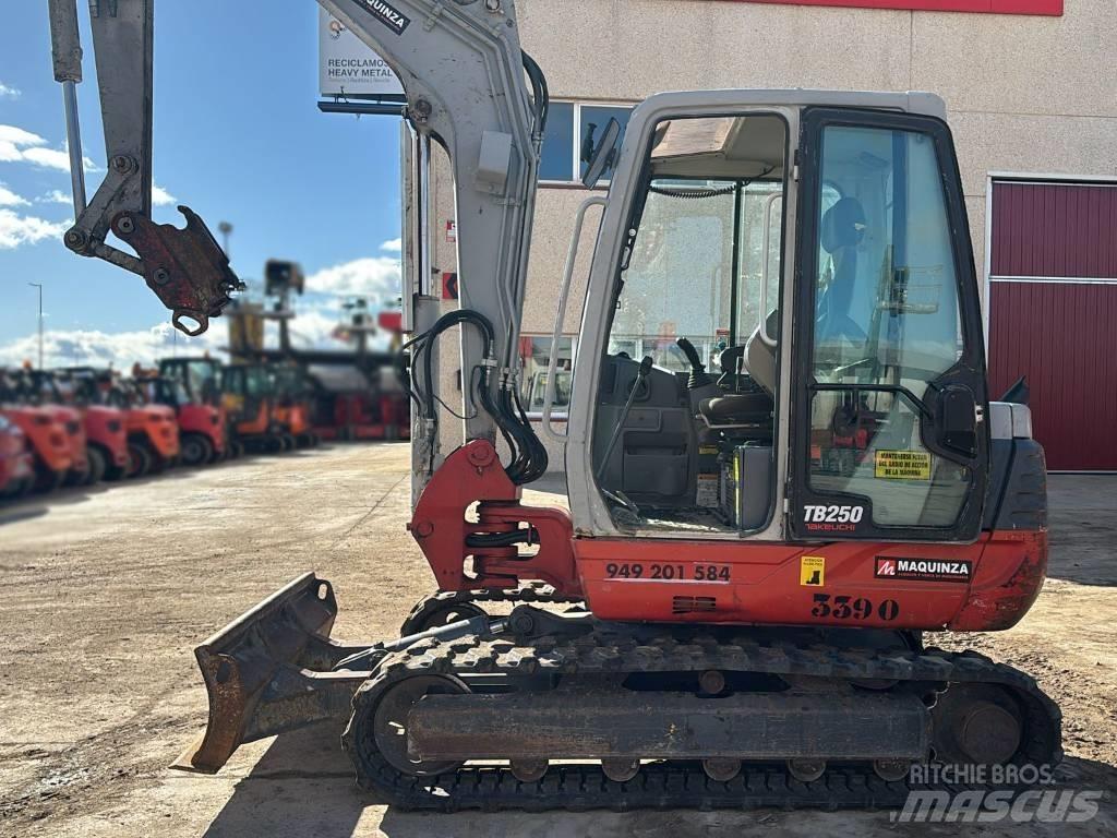 Takeuchi TB 250 حفارات صغيرة أقل من 7 طن (حفارات صغيرة)