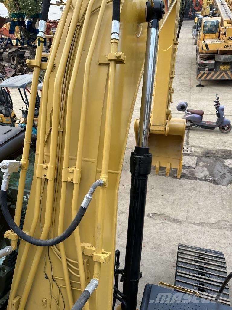 CAT 320 D حفارات زحافة