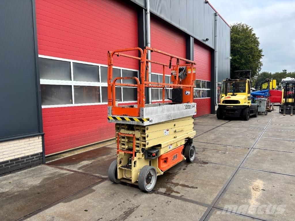 JLG 2630 ES رافعات مقصية الشكل