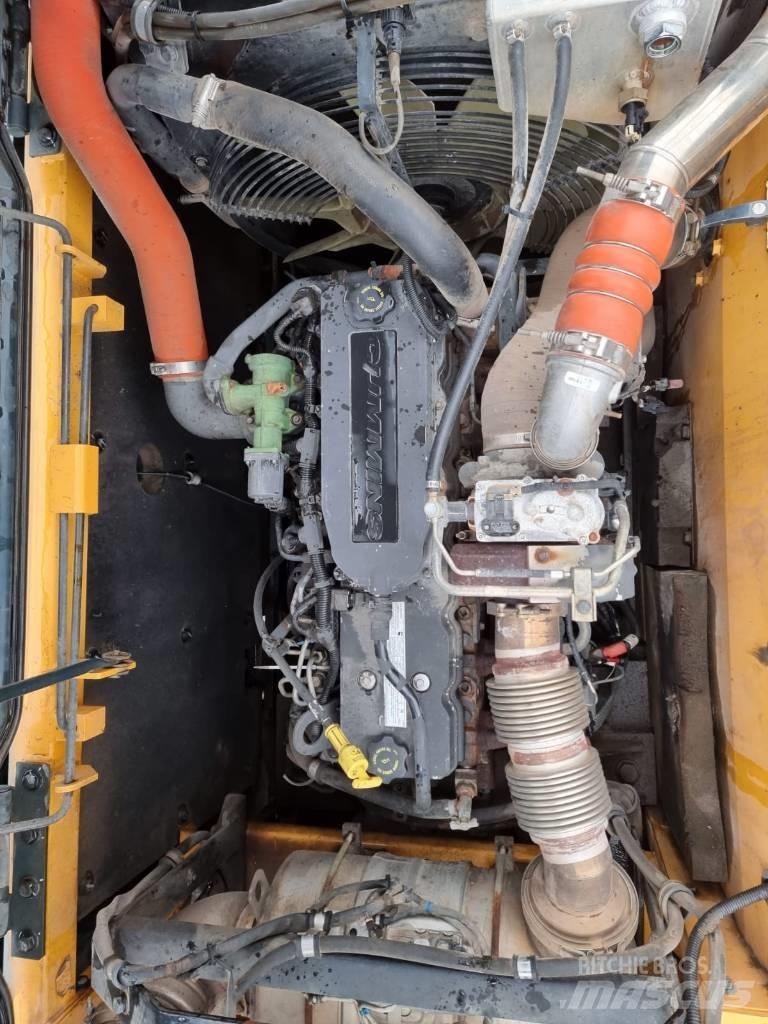 Hyundai HX 300 L حفارات زحافة