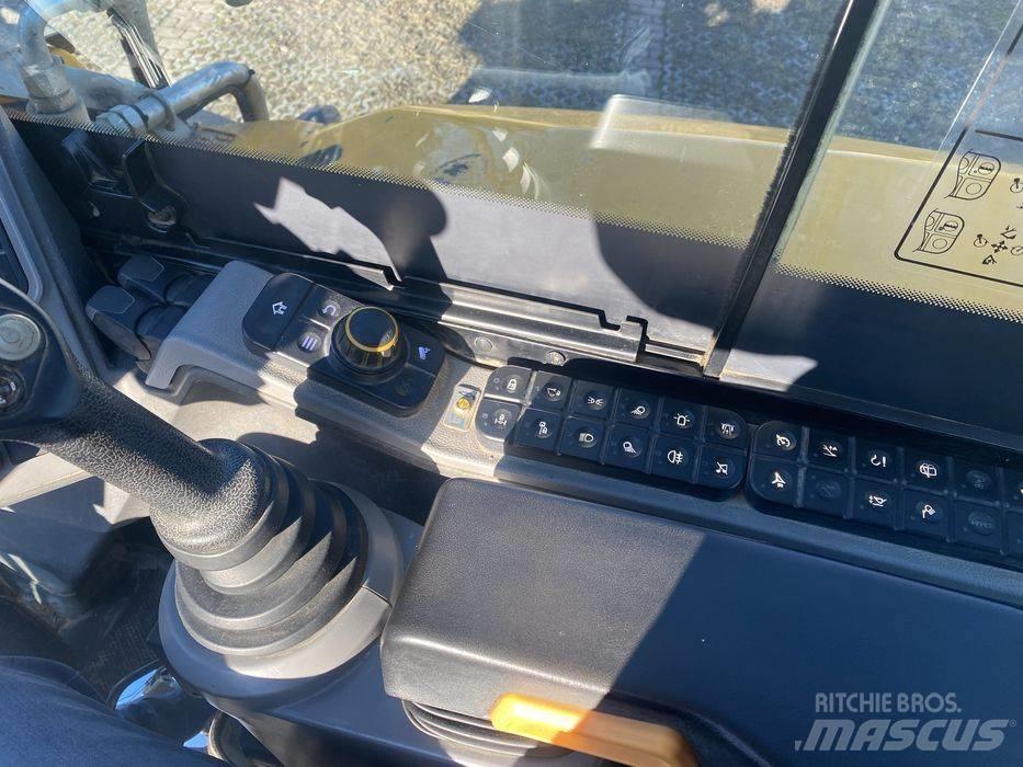 JCB W 110 Hydradig حفارات بعجل