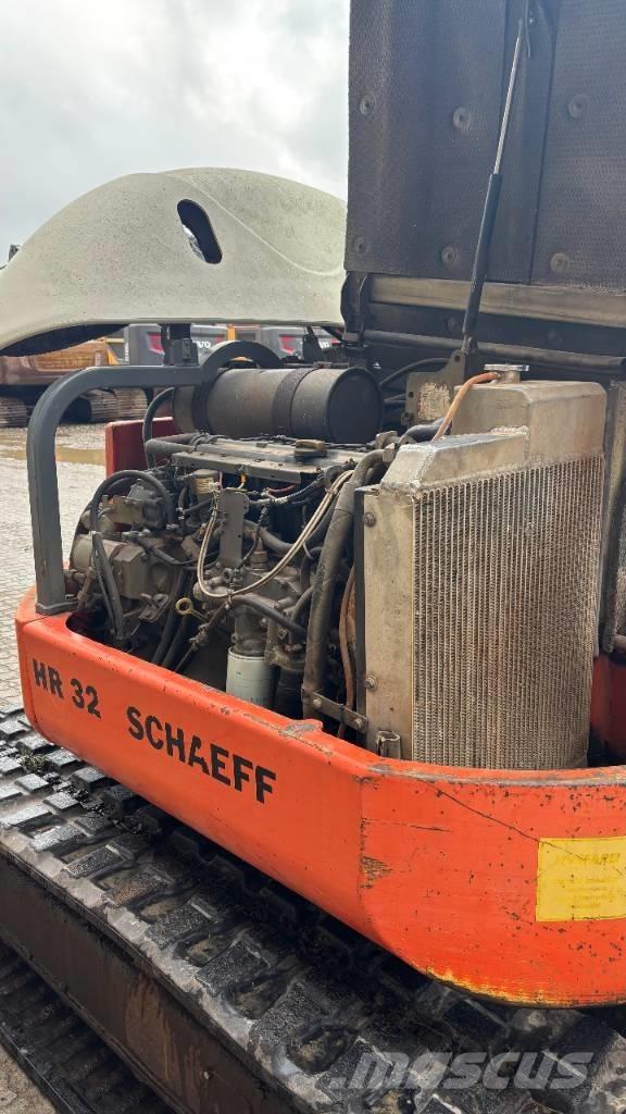 Schaeff HR 32 حفارات وسط 7 طن - 12 طن