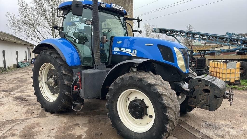 New Holland T 7.270 الجرارات