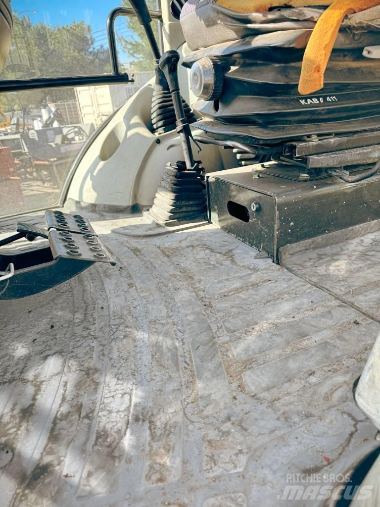 Komatsu WB 140-2N لوادر ذات جرافات عكسية
