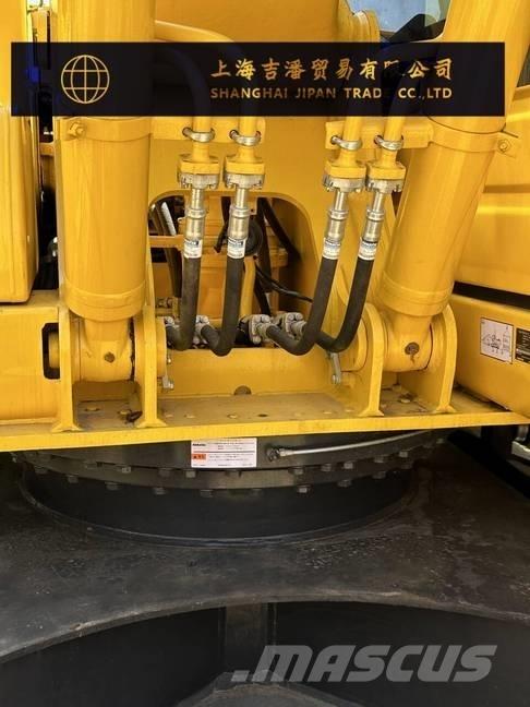 Komatsu PC 220 حفارات زحافة