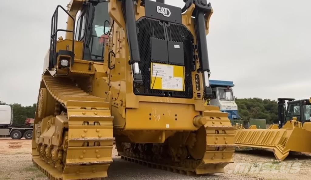 CAT D 10 بلدوزرات مجنزرة