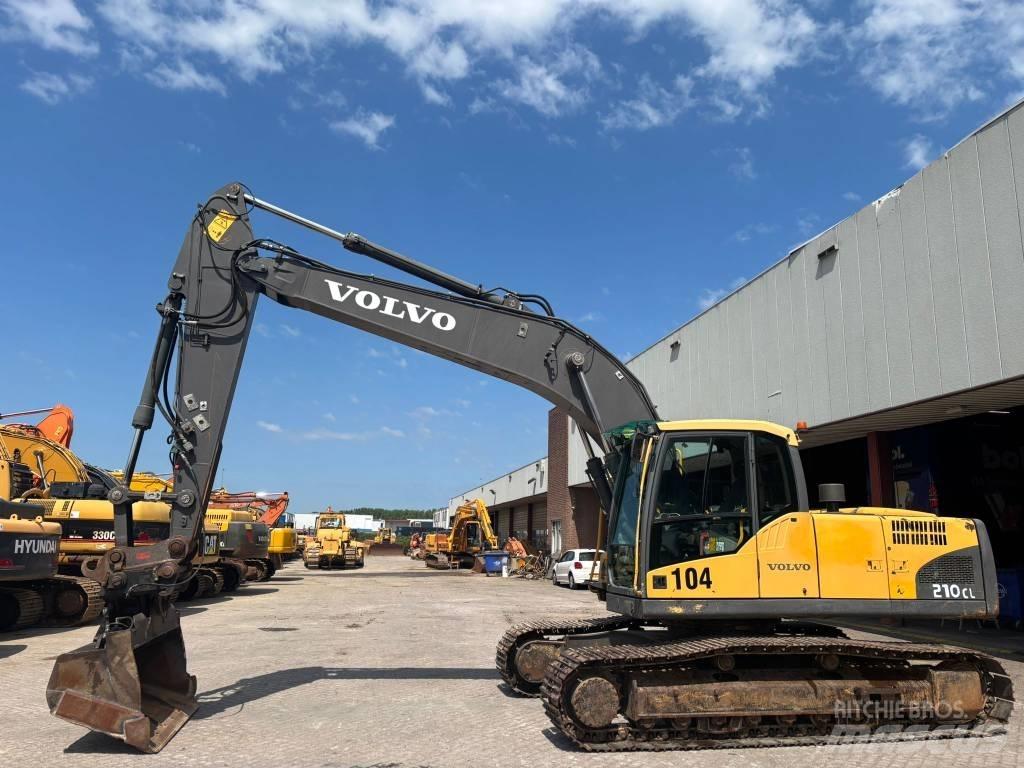 Volvo EC 210 C L حفارات زحافة