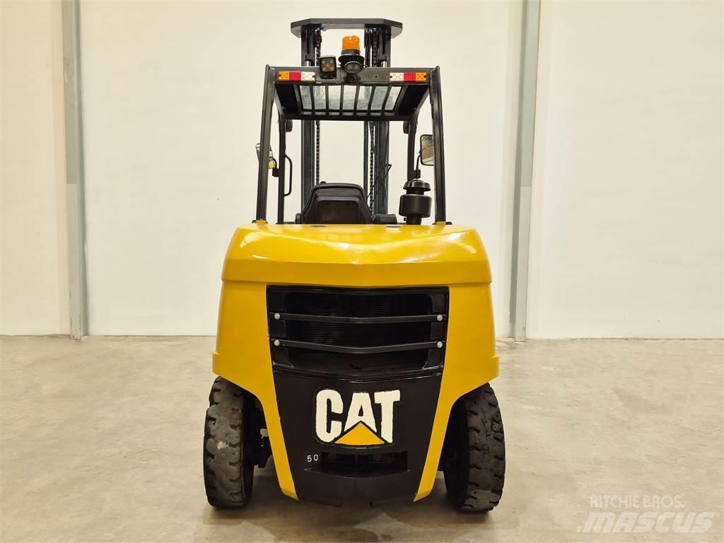 CAT DP50NB شاحنات الديزل