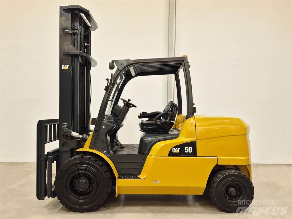 CAT DP50NB شاحنات الديزل