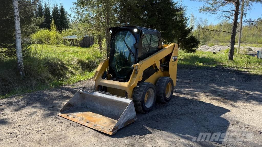 CAT 226 D لوادر انزلاقية التوجيه