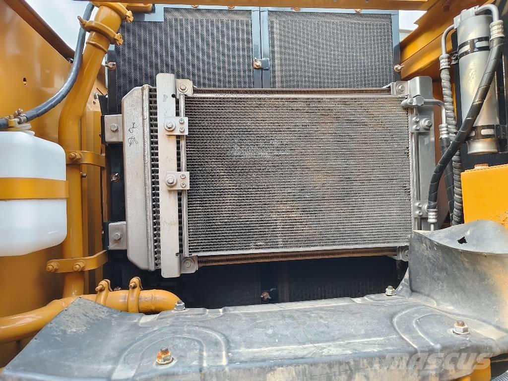 Sany SY 215 C حفارات زحافة