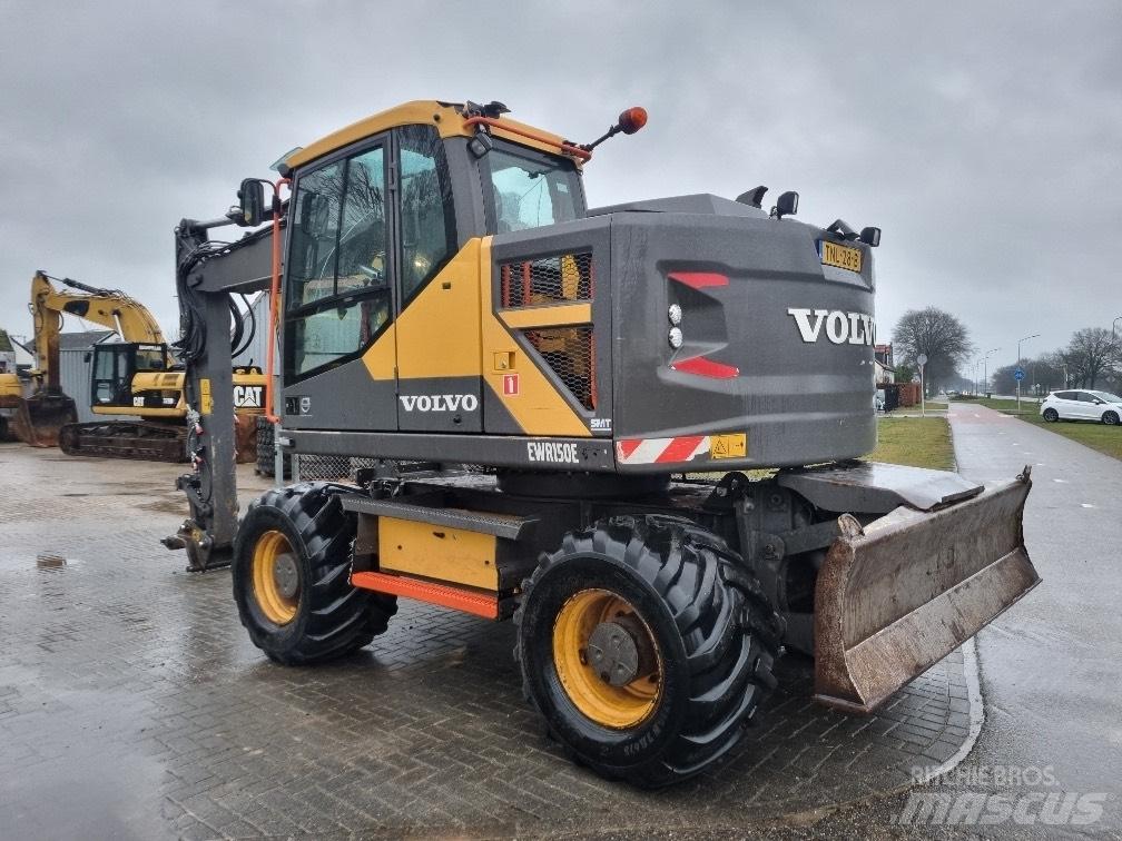 Volvo EWR150E حفارات بعجل