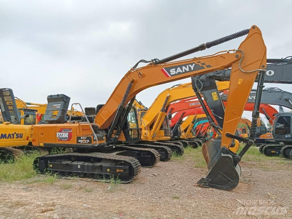 Sany SY 235 C حفارات زحافة