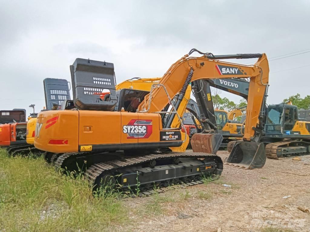 Sany SY 235 C حفارات زحافة
