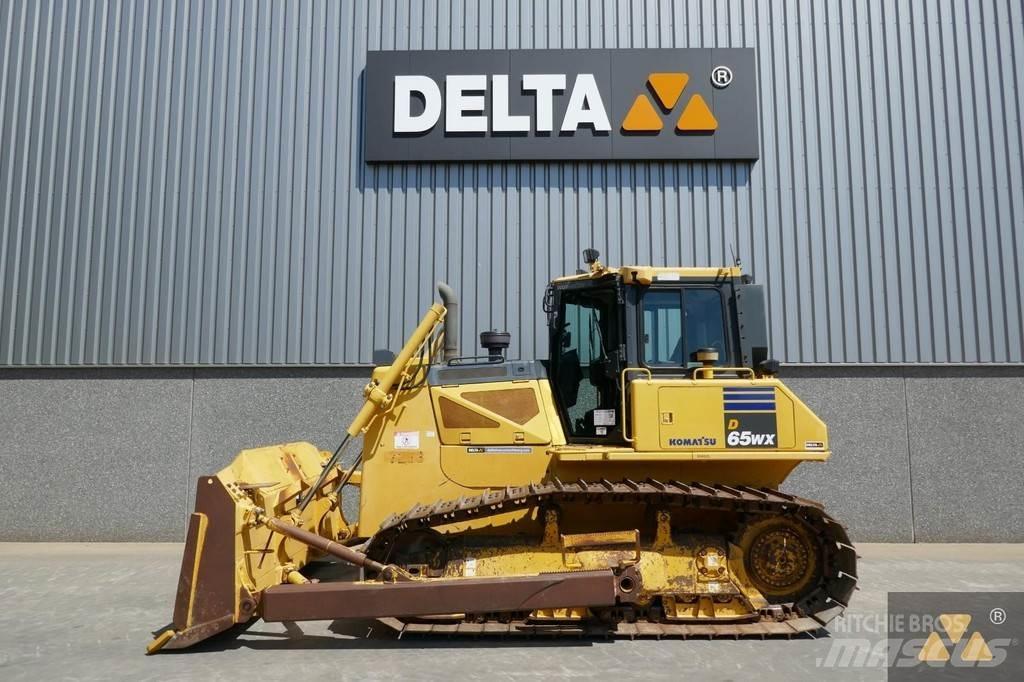 Komatsu D65WX-17 بلدوزرات مجنزرة